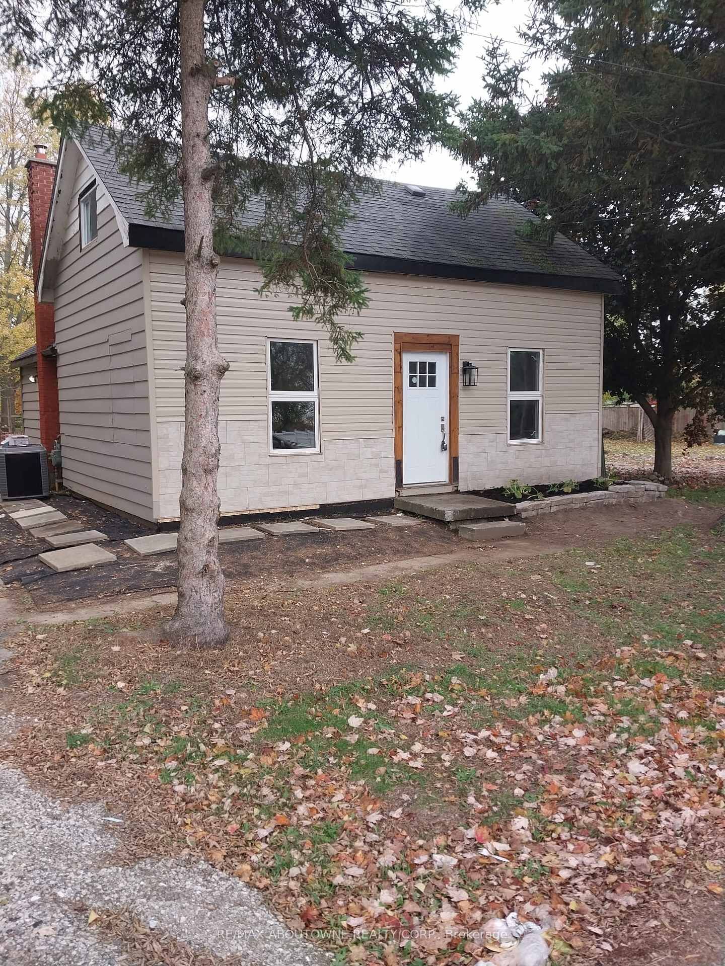Photo de la propriété:  1071 Southcote Road  ON L9G 3L1 