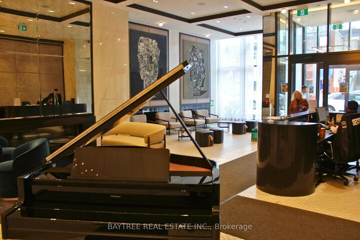 Property Photo:  8 Wellesley Street W 1502  ON M4Y 1E7 