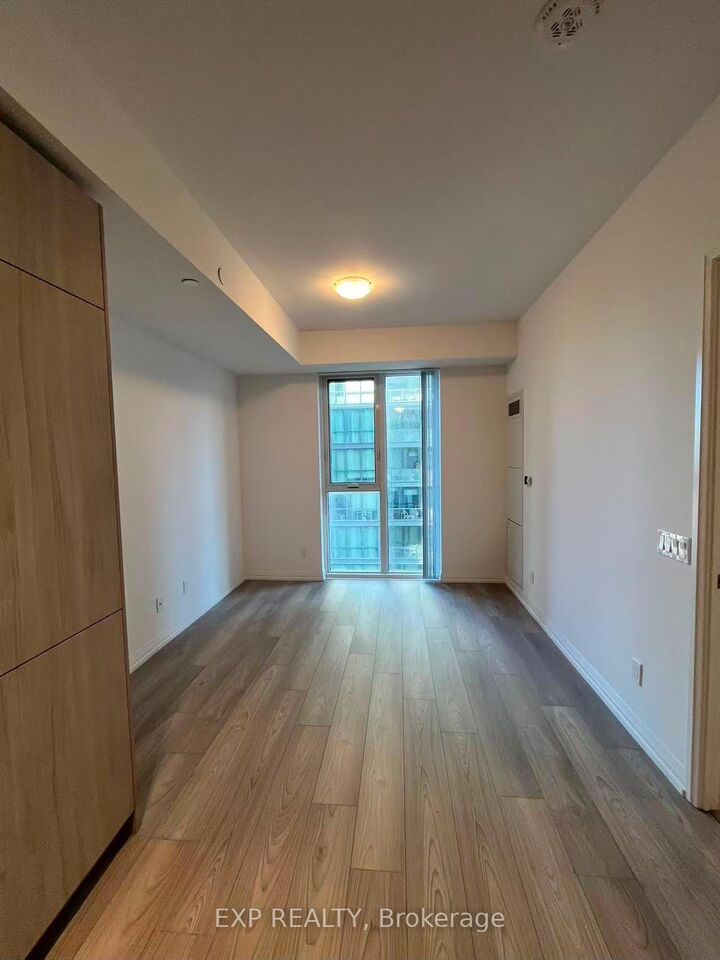 Property Photo: 400 King Street W 1619 ON M5V 0X8