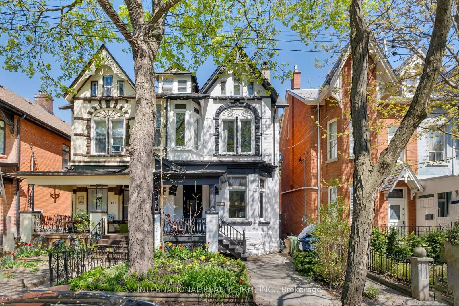 Property Photo: 319 Markham Street ON M6G 2K8