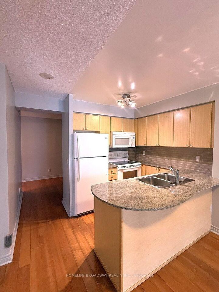 Property Photo: 763 Bay Street 1111 ON M5G 2R3