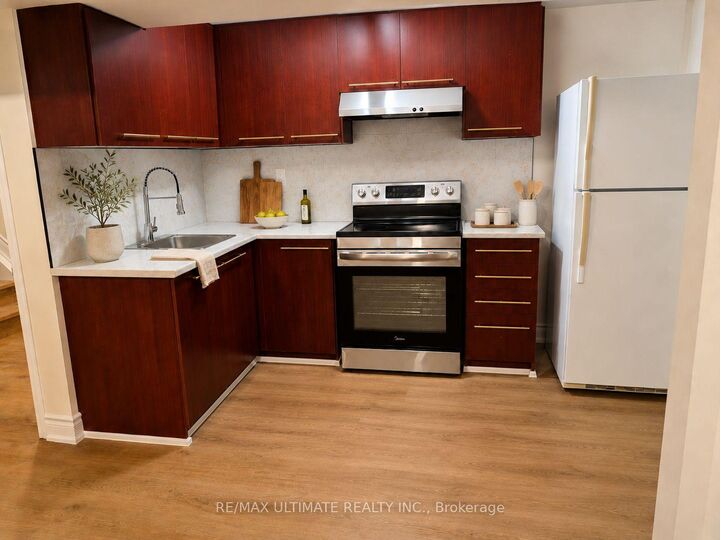 Property Photo: 3434 Crimson King Circle ON L5N 8M9