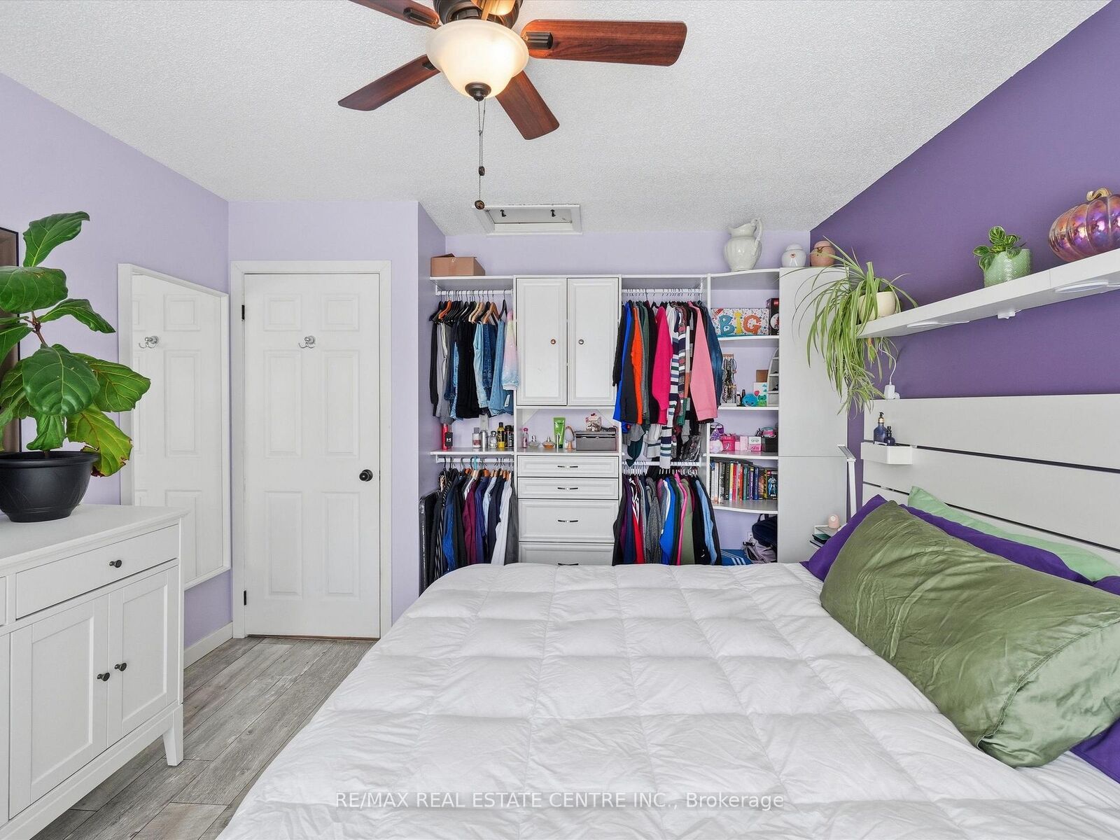 Property Photo: 318 Shelburne Place ON L0N 1S2