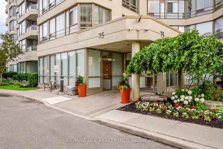 Photo de la propriété:  75 King Street E 201  ON L5A 4G5 