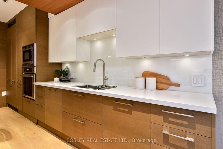 Property Photo: 40 Oaklands Avenue 107 ON M4V 2Z3