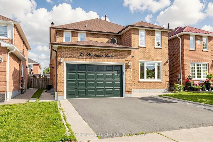 Property Photo: 33 Blackmere Circle ON L6W 4B6