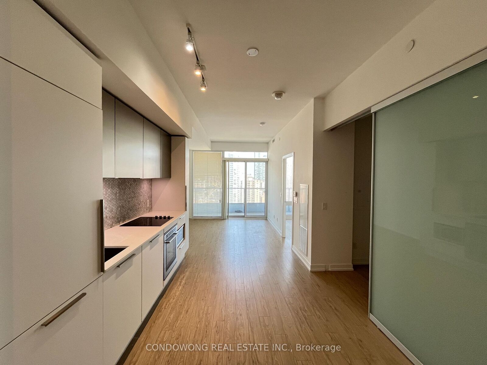 Property Photo:  85 Wood Street 2211  ON M4Y 0E8 