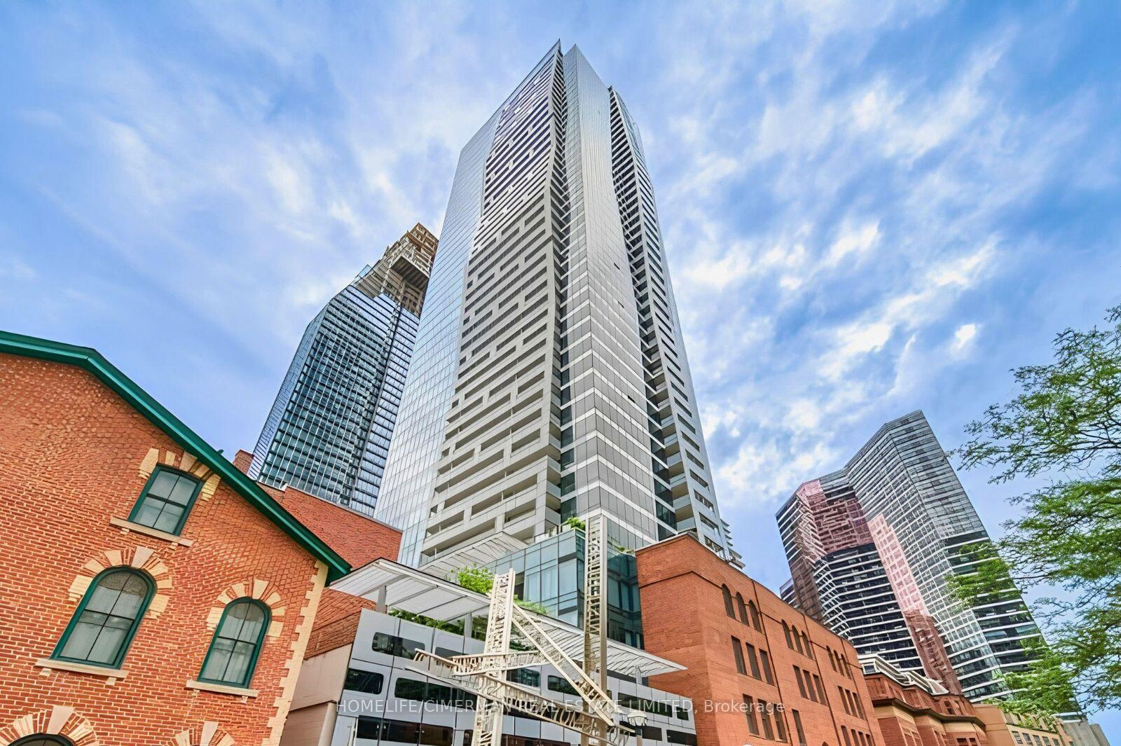 Property Photo:  5 St Joseph Street 3404  ON M4Y 1J6 