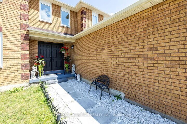 Property Photo: 93 Yorkland Street ON L4C 9Z5