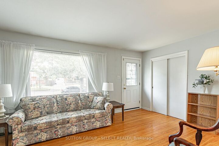 Property Photo: 256 Tweedsmuir Avenue ON N5W 1L3