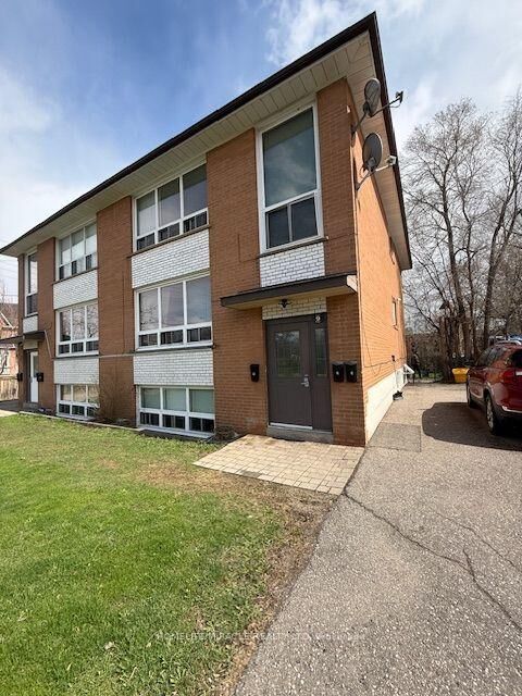 Property Photo: 9 Ellen Street ON L5M 1R8