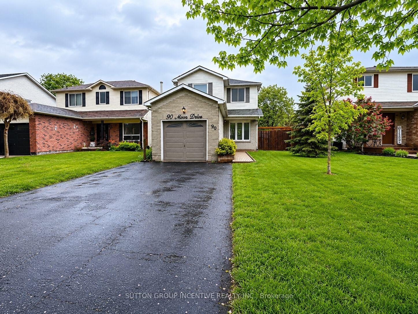 Property Photo:  90 Moon Drive  ON L4N 7G9 