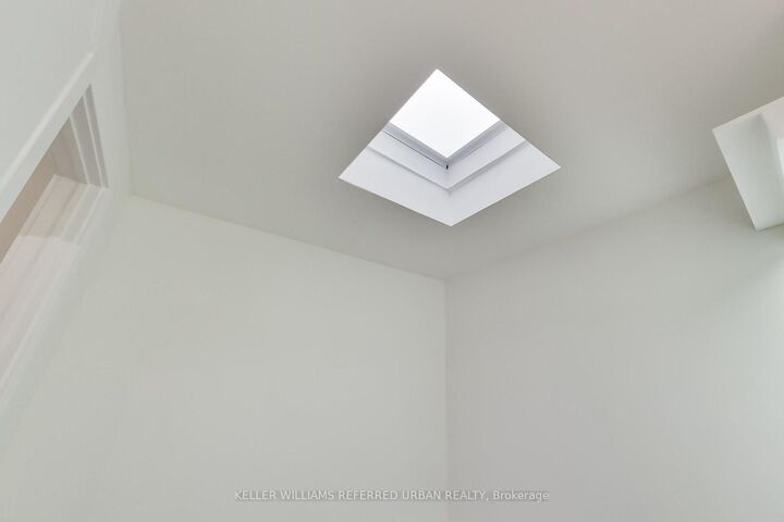 1666 Queen Street E 22 — photo 1