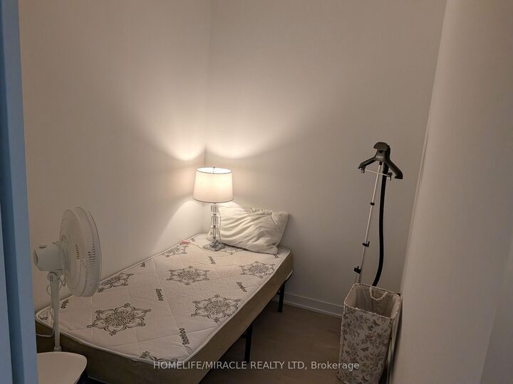 Property Photo: 3900 Confederation Parkway 4205 ON L5B 0M3