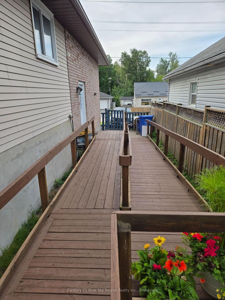 Property Photo: 996 Metcalfe Street ON P1B 2R3