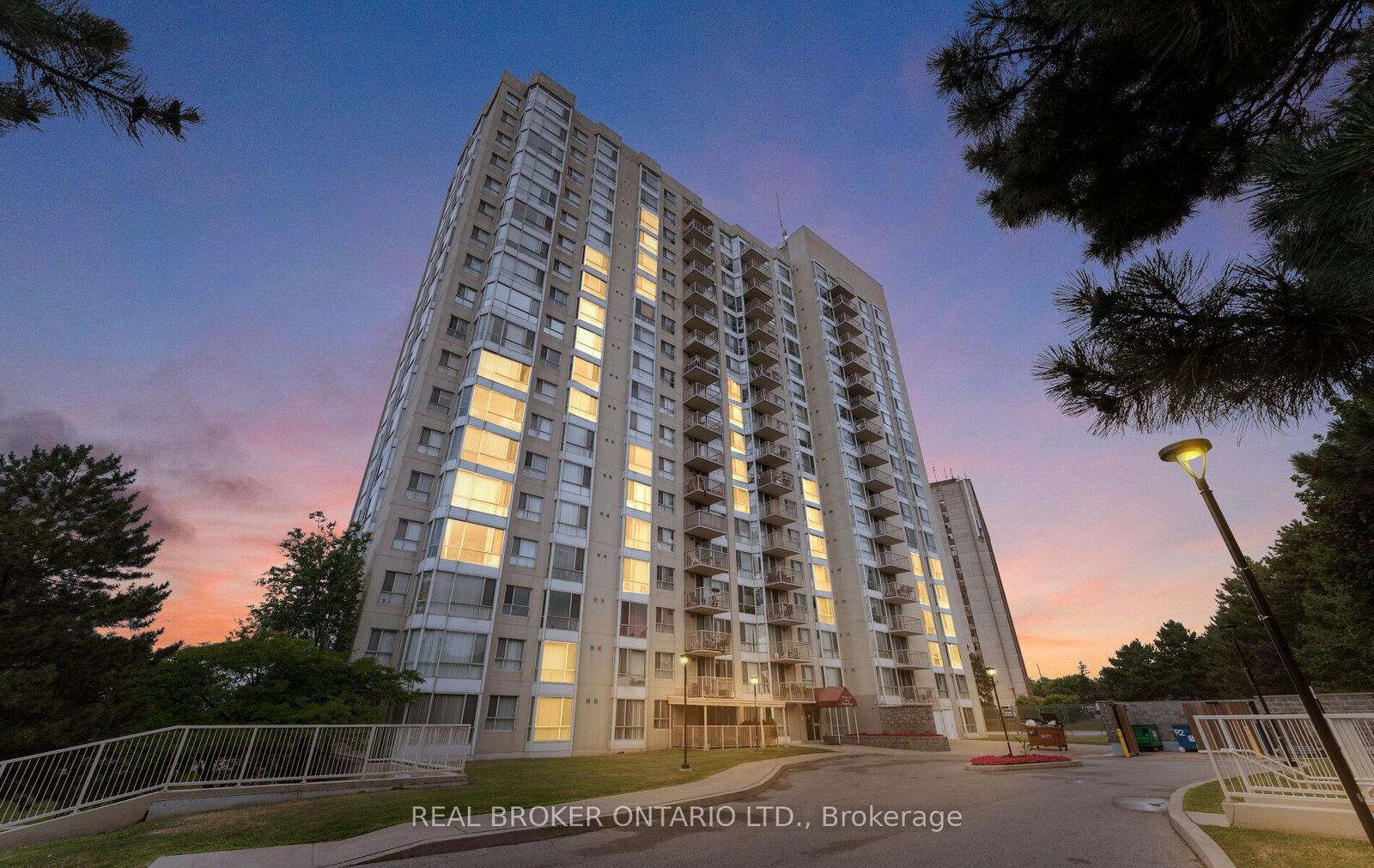Property Photo: 3077 Weston Road 1809 ON M9M 3A1