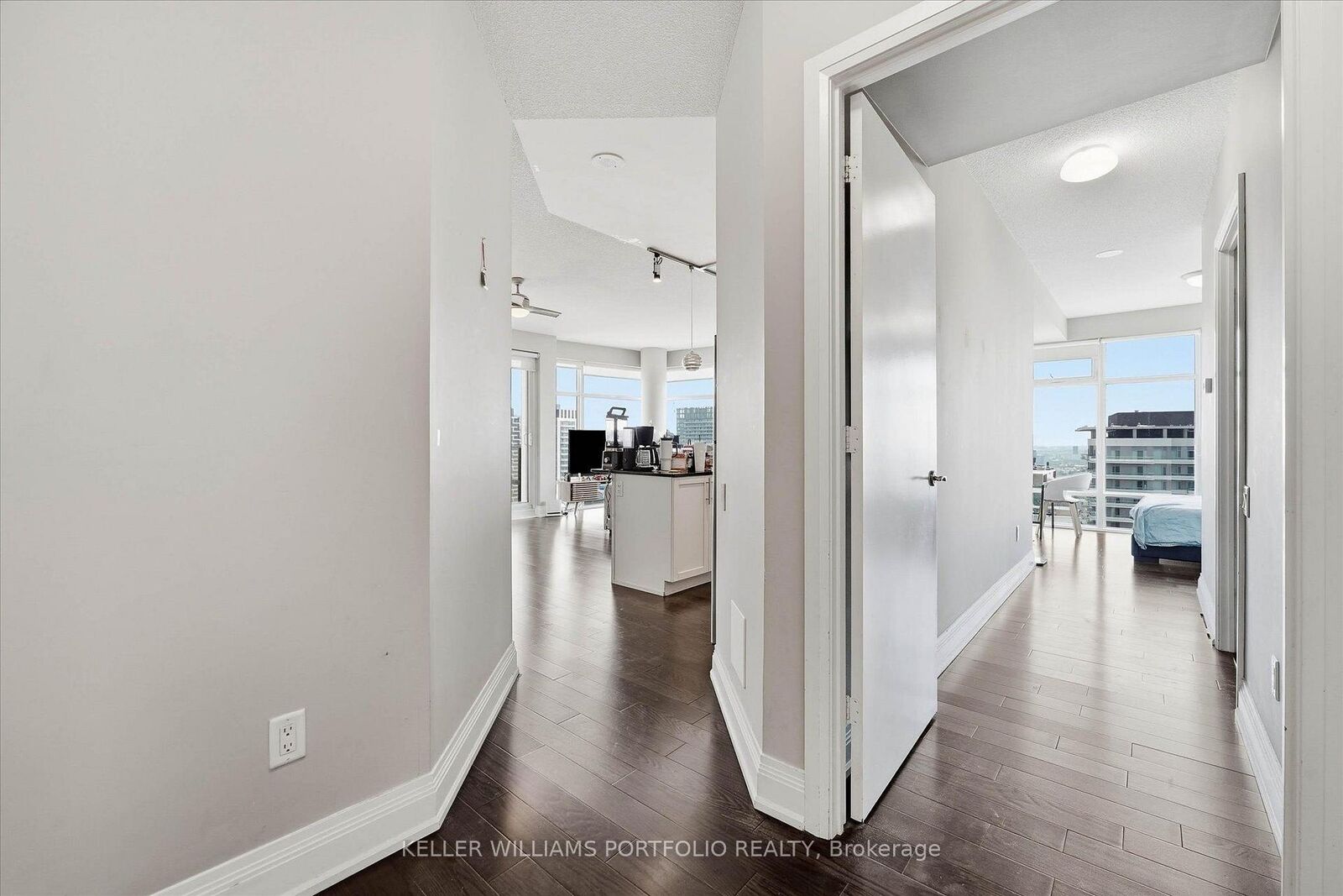 Property Photo: 2191 Yonge Street 4111 ON M4S 3H8