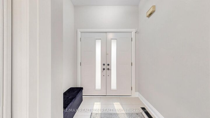 Property Photo: 492 Pleasant Ridge Avenue ON L4J 8X2