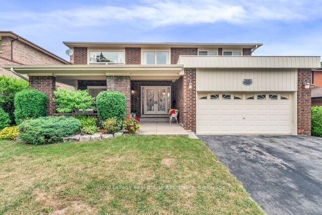 Property Photo: 2529 Claymore Crescent ON L5C 3A2