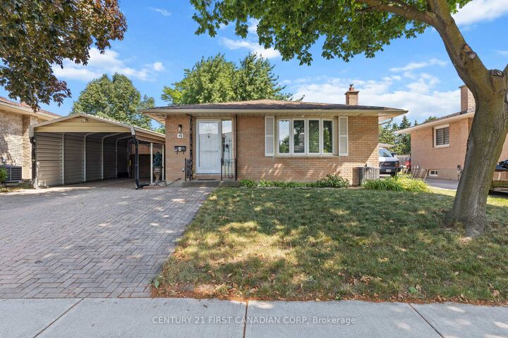 4 Archer Crescent — photo 1