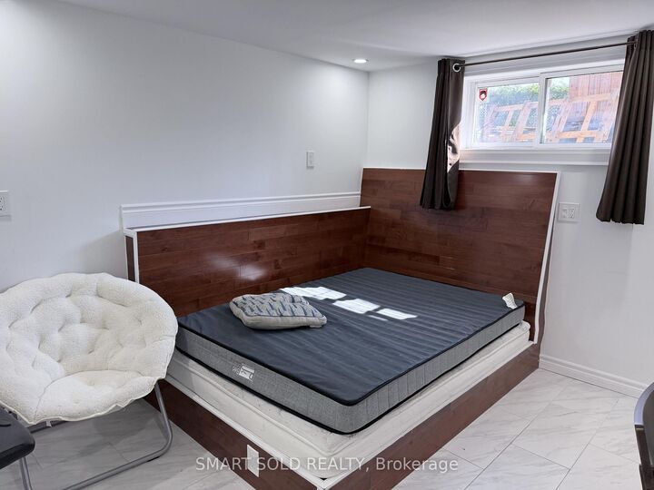 Property Photo: 39 Glendower Circuit Bsmt ON M1T 2Z3