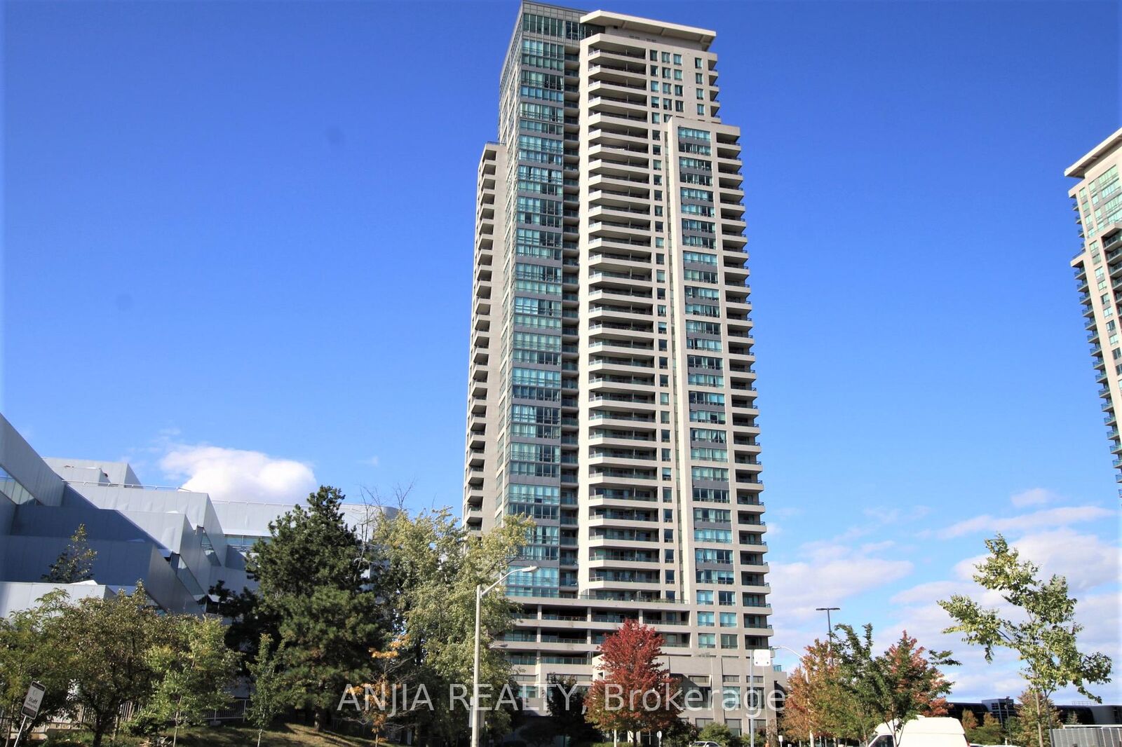 Property Photo: 50 Brian Harrison Way 1605 ON M1P 5J4