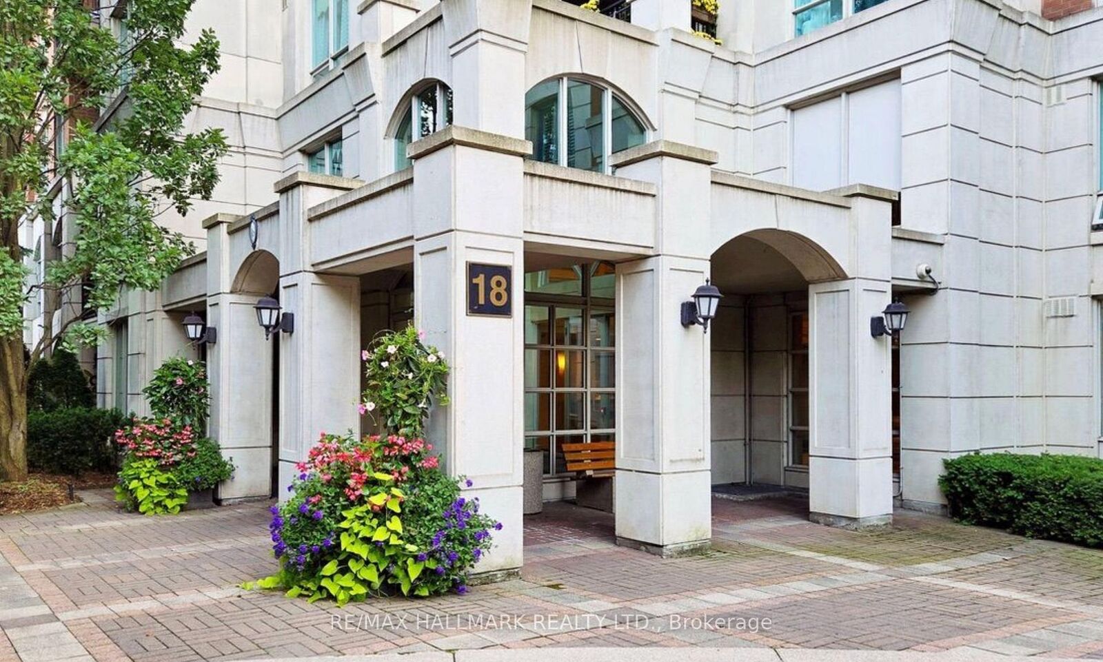Property Photo:  18 William Carson Crescent 115  ON M2P 2G6 