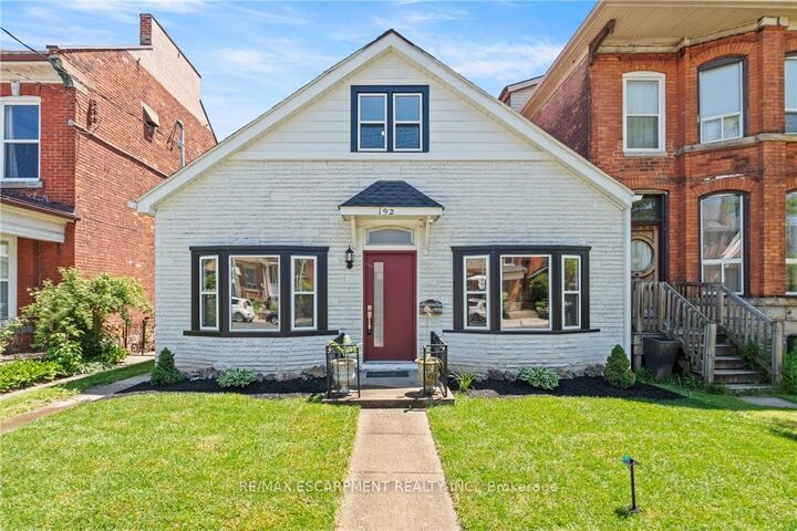 192 Victoria Avenue N — photo 1