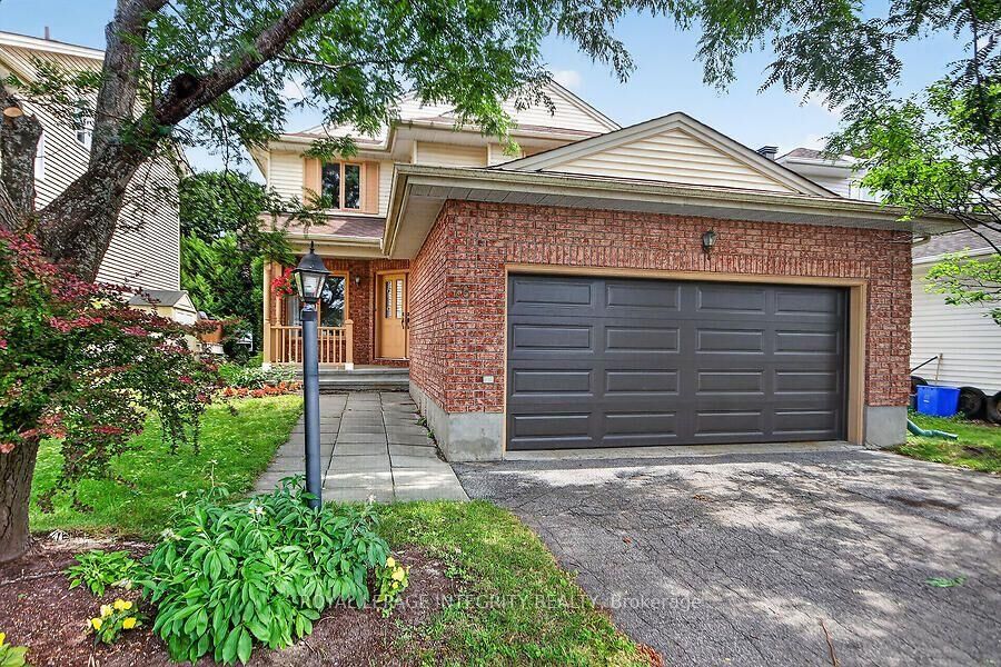 Property Photo: 76 Saddlehorn Crescent ON K2M 2B1