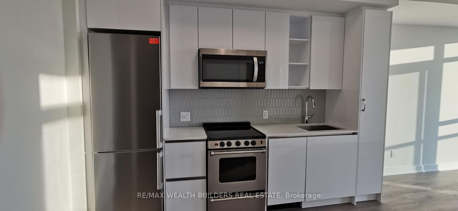 Property Photo:  251 Manitoba Street 620  ON M8Y 4G9 