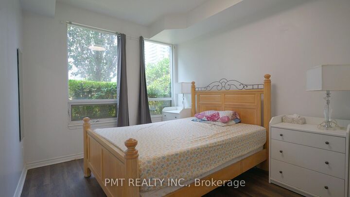 Property Photo:  388 Prince Of Wales Drive 305  ON L5B 0A1 