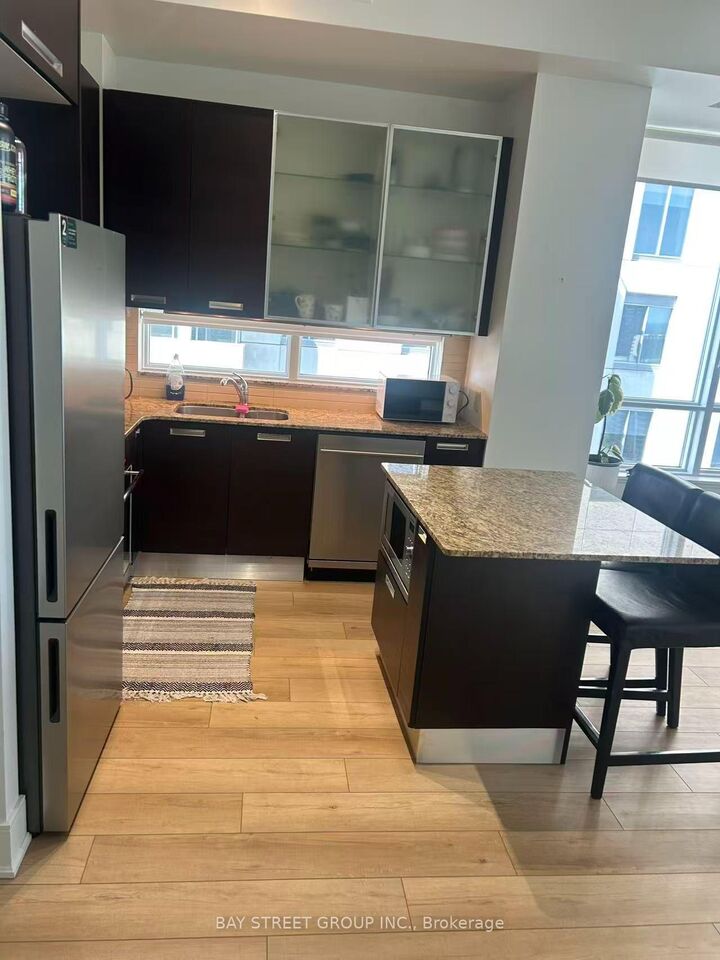 Property Photo:  21 Balmuto Street 2401  ON M4Y 1W4 