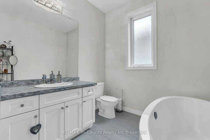 Property Photo: 18 Crocus Avenue ON N4G 5S9