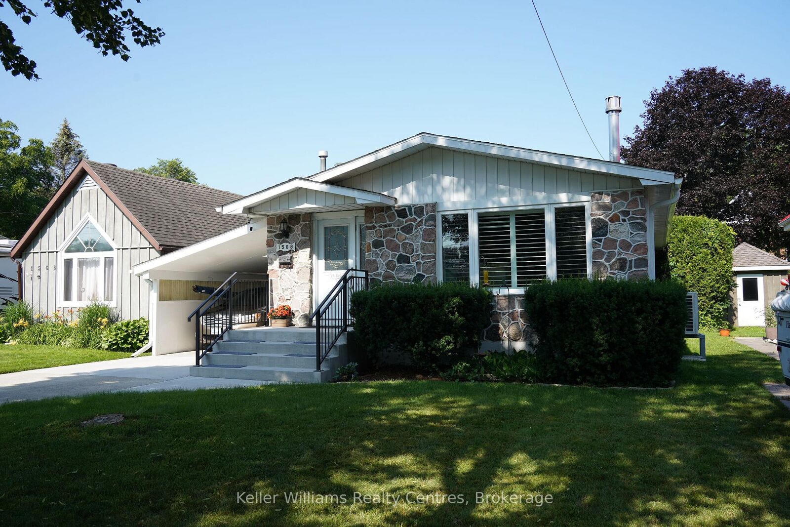 Property Photo: 1568 5th Avenue ON N4K 5B5