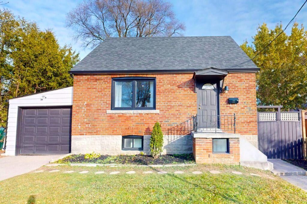 Property Photo:  77 Glenburn Avenue  ON M4B 2X7 