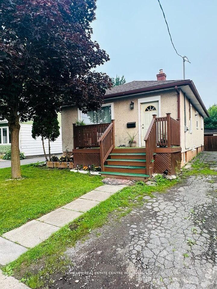 Property Photo: 10 Parkwood Drive ON L2P 1H2