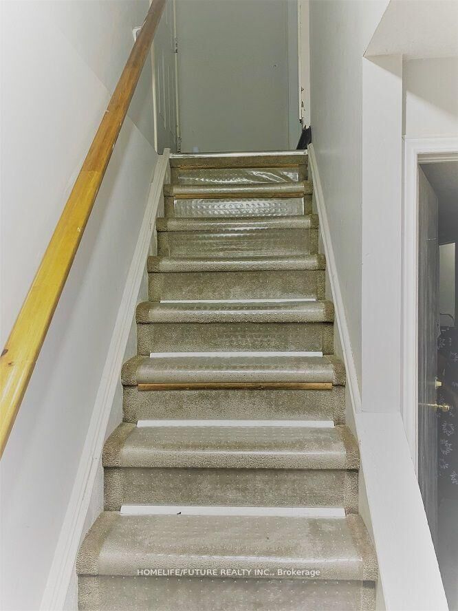 Property Photo: 79 Beckwith Crescent Bsmt ON L3S 1S1