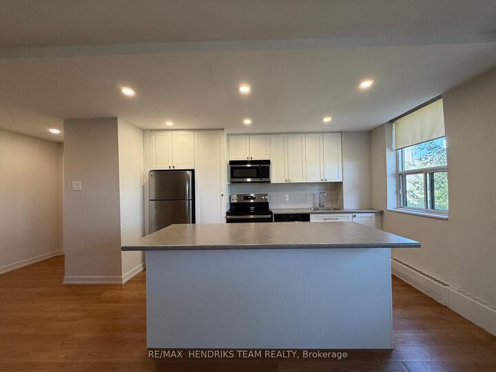 Property Photo: 156 Fitch Street 417 ON L3C 4V6