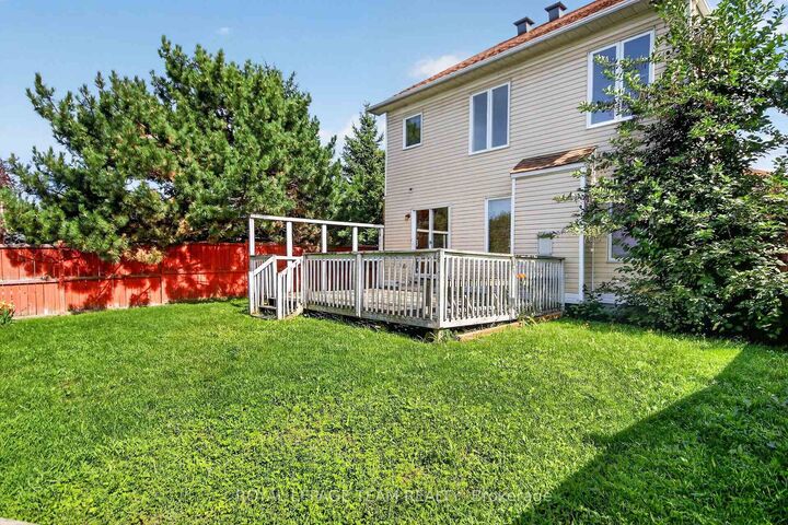 Property Photo: 32 Vistapointe Drive ON K2G 6N3