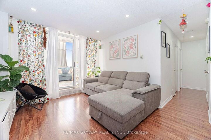 Property Photo: 1615 Bloor Street 1203 ON L4X 1S2