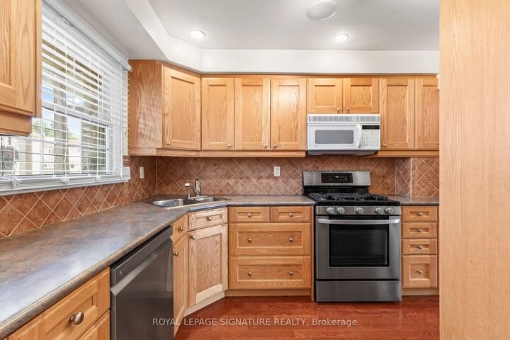 Property Photo: 580 Eyer Drive 42 ON L1W 3B7