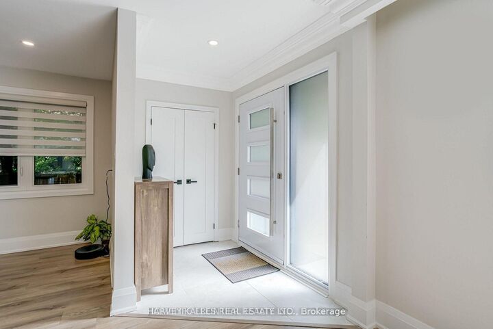 Property Photo: 208 Betty Ann Drive ON M2R 1A7