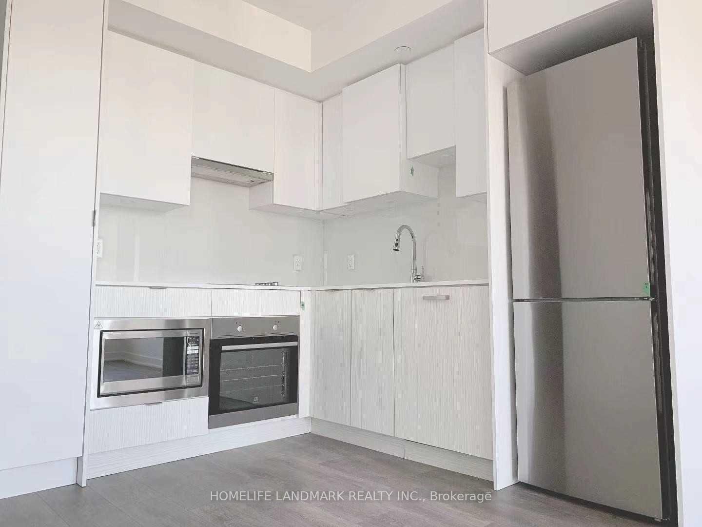 Property Photo: 99 Broadway Avenue 2311 ON M4P 0E3