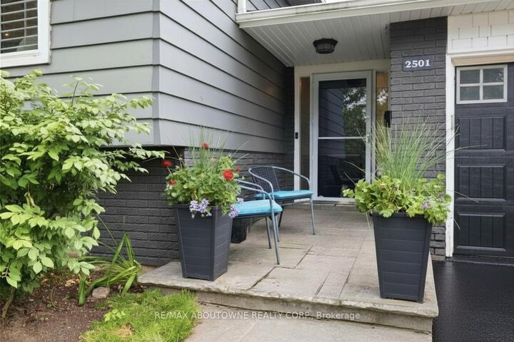 2501 Yarmouth Crescent — photo 1