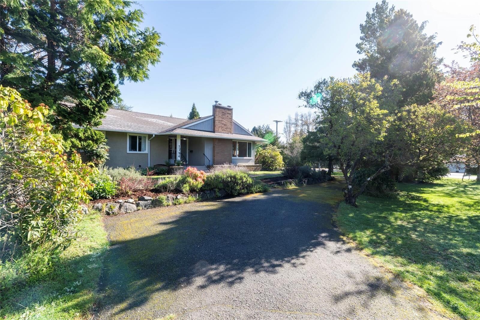 Property Photo: 1794 Barrie Rd BC V8N 2W7