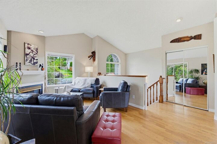 Property Photo: 840 Tillicum Rd BC V9A 1Z7