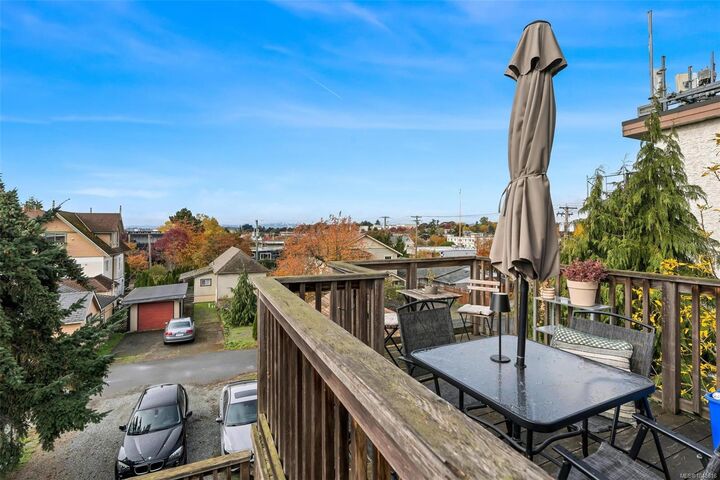 Property Photo: 2652 Blackwood St BC V8T 3W3