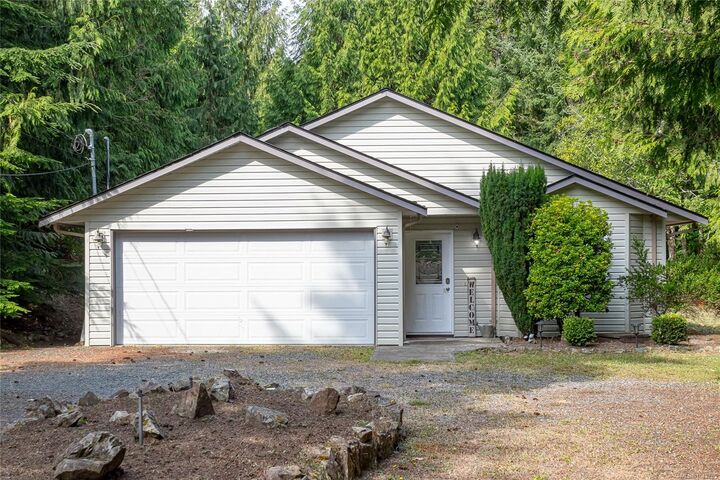 1567 Laura'S Loop — photo 1