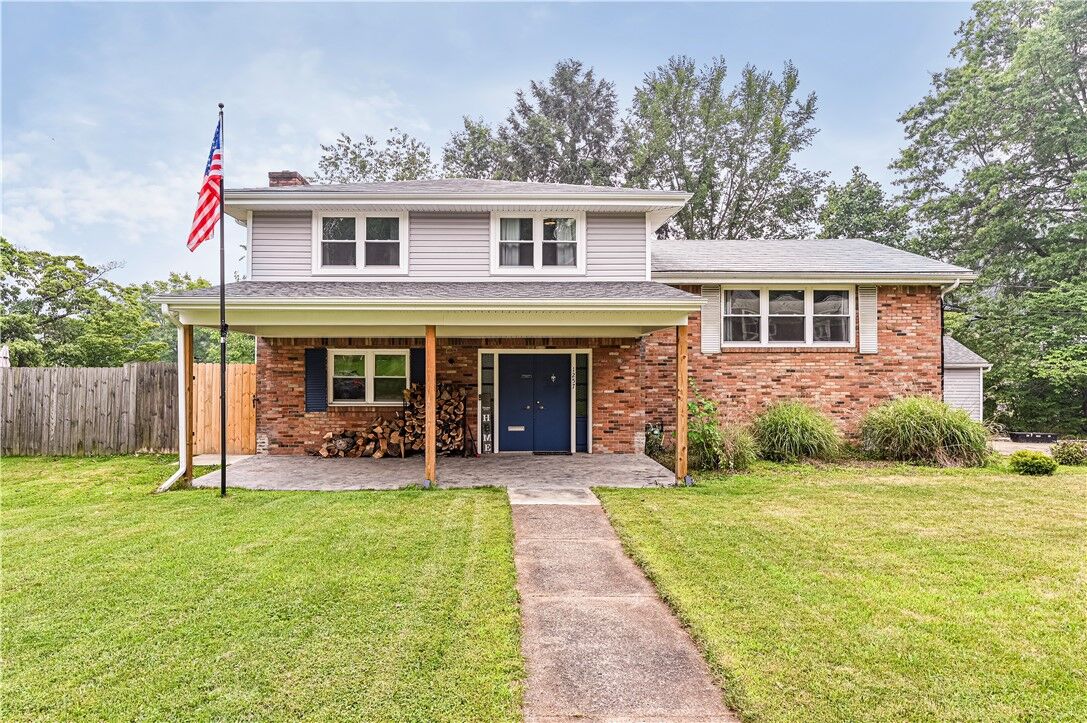 Property Photo: 1257 Catalina Dr PA 15146