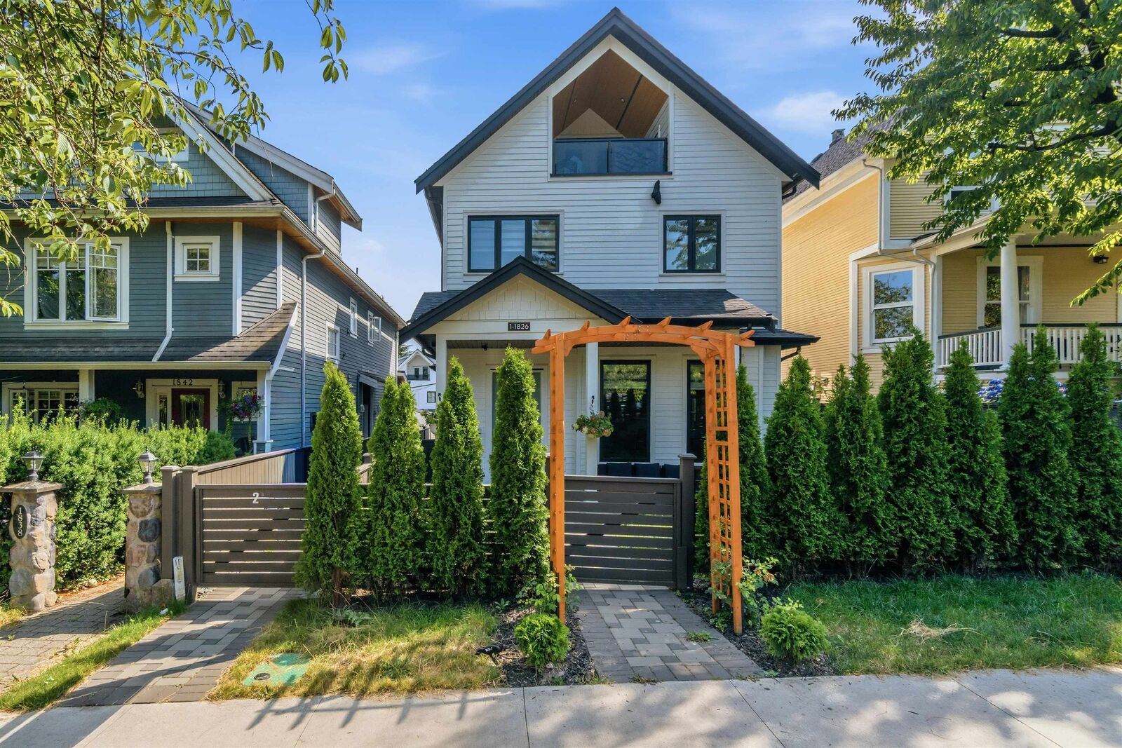 Property Photo: 1826 E 2nd Avenue 2 BC V5N 1E2